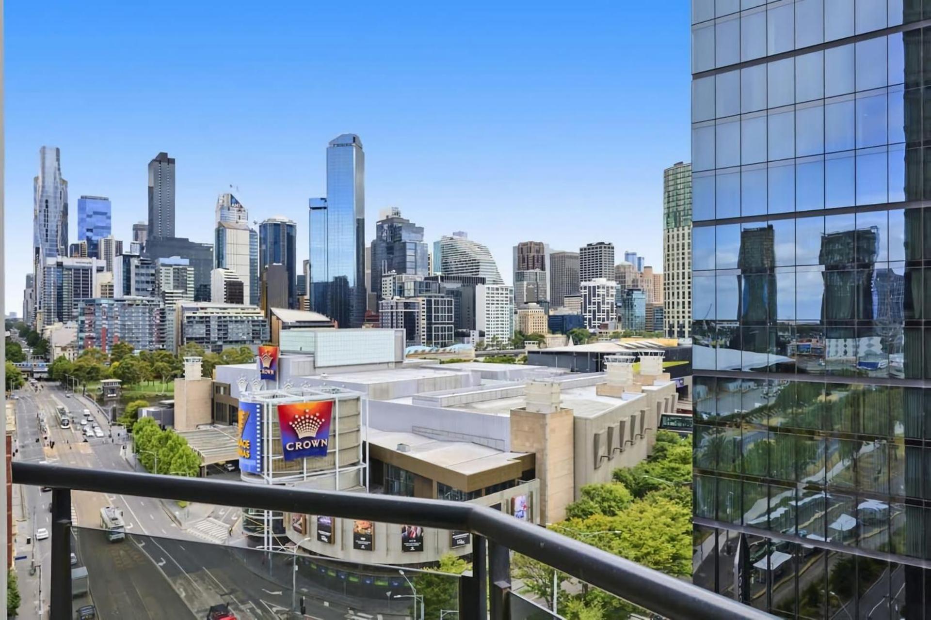 Apartment Modern Comfort Meets Skyline